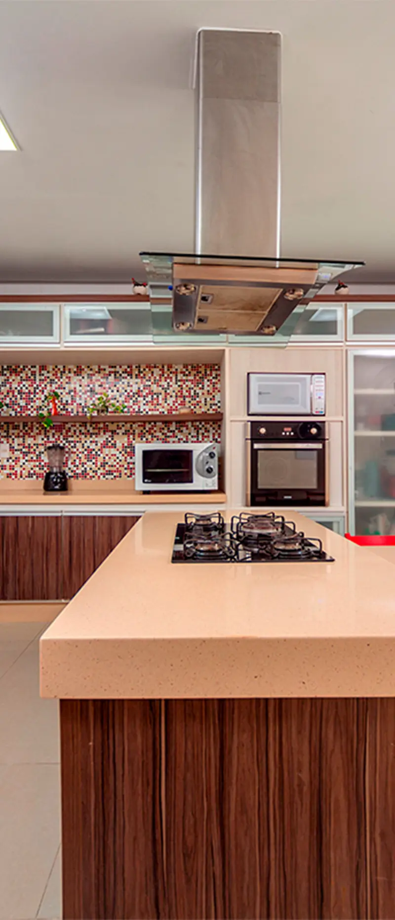 Cozinha moderna e equipada da Casa Fênix para aluguel em Porto Seguro